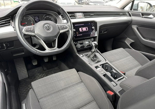 Volkswagen Passat cena 79900 przebieg: 113900, rok produkcji 2019 z Wojkowice małe 466